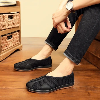 2021 Očesa čevlji za moške poletne dihanje votlih iz nacionalni slog starih Pekingu krpo čevlje srednjih let in starejši